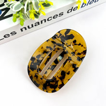 Load image into Gallery viewer, Flat Round Hair Clip, Spring and Autumn Claw Clip