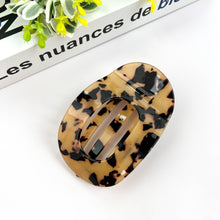 Load image into Gallery viewer, Flat Round Hair Clip, Spring and Autumn Claw Clip