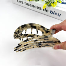 Load image into Gallery viewer, Flat Round Hair Clip, Spring and Autumn Claw Clip
