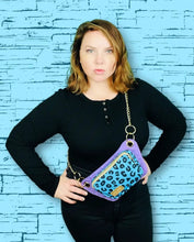 Load image into Gallery viewer, Crossbody / Belt bag Leopard
