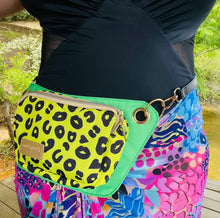 Load image into Gallery viewer, Crossbody / Belt bag Leopard
