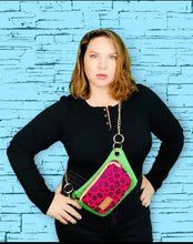 Load image into Gallery viewer, Crossbody / Belt bag Leopard
