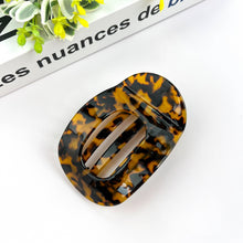 Load image into Gallery viewer, Flat Round Hair Clip, Spring and Autumn Claw Clip
