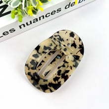 Load image into Gallery viewer, Flat Round Hair Clip, Spring and Autumn Claw Clip
