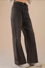 Load image into Gallery viewer, Black Wide Leg Jeans
