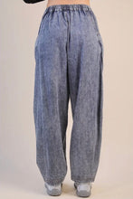 Load image into Gallery viewer, Washed Woven Barrel Jeans
