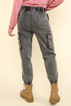 Load image into Gallery viewer, Jogger Cargo Jeans
