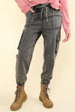 Load image into Gallery viewer, Jogger Cargo Jeans
