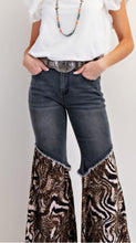 Load image into Gallery viewer, Animal Print Mix Denim Jeans
