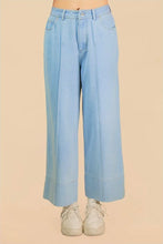 Load image into Gallery viewer, Cropped Denim Jeans
